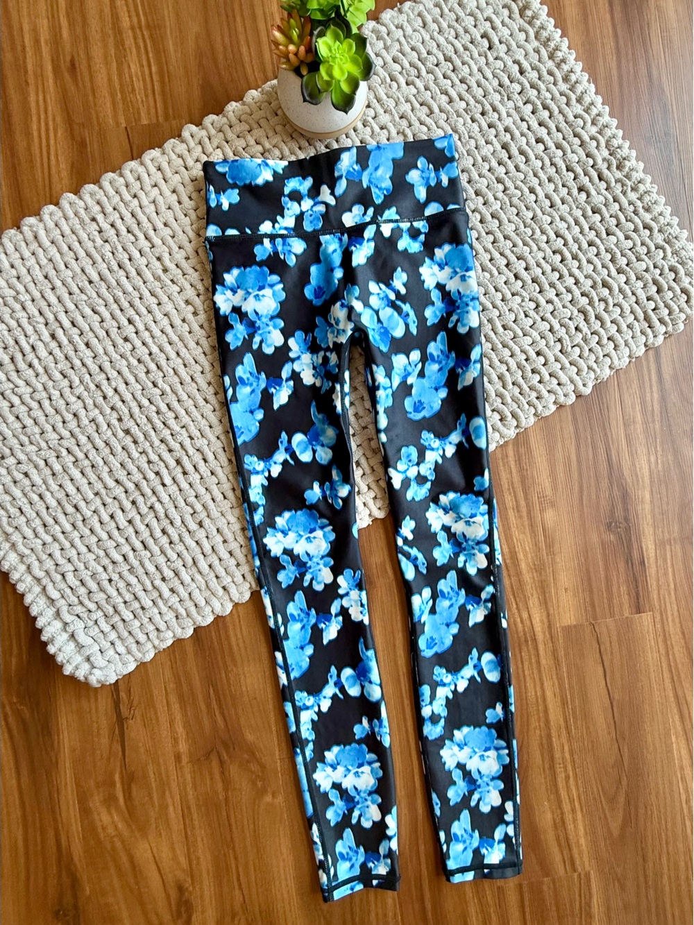 Fabletics | Anywhere Motion 365+ Shine High-Rise Leggings Blue Floral | Medium